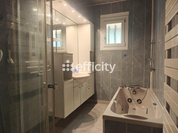 Maison
         4 pièces
        - 84 m² Exclusivité 267 500 € *
