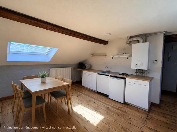 Appartement avec poutres apparentes – 2 chambres, tram à 150 m