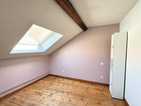 Appartement avec poutres apparentes – 2 chambres, tram à 150 m