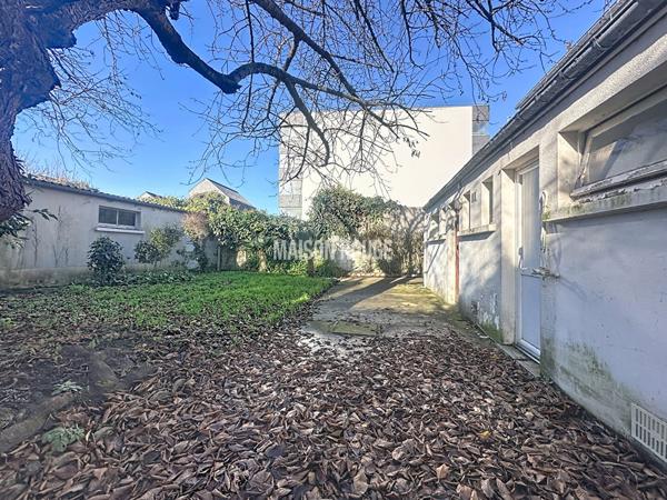 DINARD - Maison en pierre avec local commercial - Travaux à prévoir
