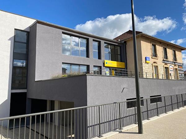 Local commercial centre village Attignat 55.64 m2