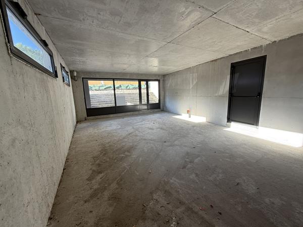Local commercial centre village Attignat 55.64 m2