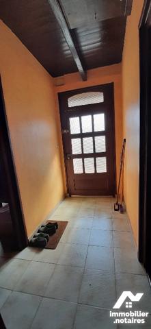 Maison de type Penty 
Rdc : cuis, ch, sde avec W.C.; Grenier
Dépendance et jardin