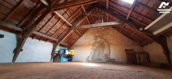 Maison de type Penty 
Rdc : cuis, ch, sde avec W.C.; Grenier
Dépendance et jardin