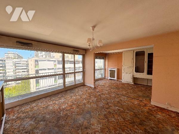 T2/T3, 1 ch, salon/séjour (2e ch poss.), cuis, sdb, dressing. 8e asc, balcon 10m², cave, parking.
