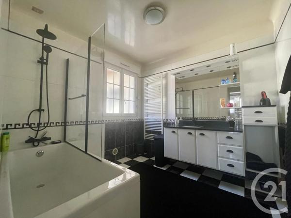 Maison à vendre  9 pièces - 197,70 m 2   LIVRY GARGAN  - 93