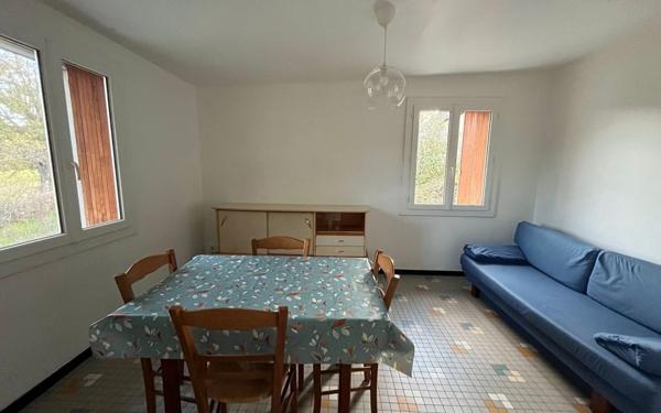 Appartement à louer    2 pièces • 41 m2 Saint-Étienne-du-Valdonnez