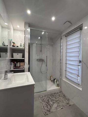Vente                                                      Immeuble
                        
                                         141 m2                     à Avon