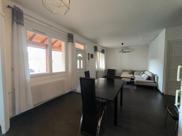 Givors Dépôt d'environ 400m² à réhabiliter avec Maison de 73m² -