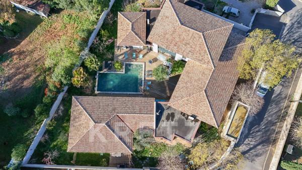 Domaine privé à 15 minutes de Béziers – Villa d’architecte et deux appartements indépendants