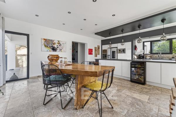 Domaine privé à 15 minutes de Béziers – Villa d’architecte et deux appartements indépendants