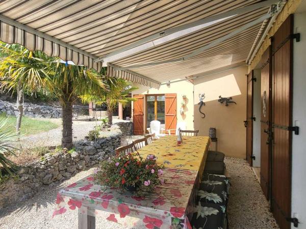 Maison contemporaine - Les eyzies Les Eyzies - Jolie maison de plain-pied avec 3 chambres, garage et jardin de 3400m².