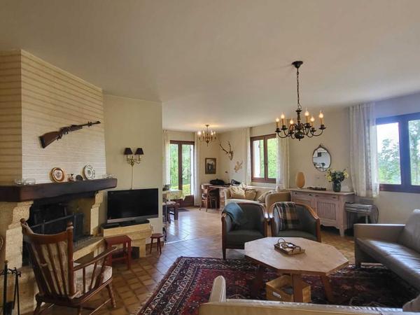 Maison contemporaine - Les eyzies Les Eyzies - Jolie maison de plain-pied avec 3 chambres, garage et jardin de 3400m².
