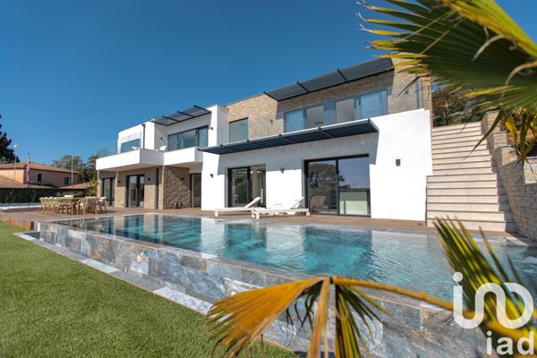 Maison 6 pièces de 270 m² à Roquebrune-sur-Argens (83380)