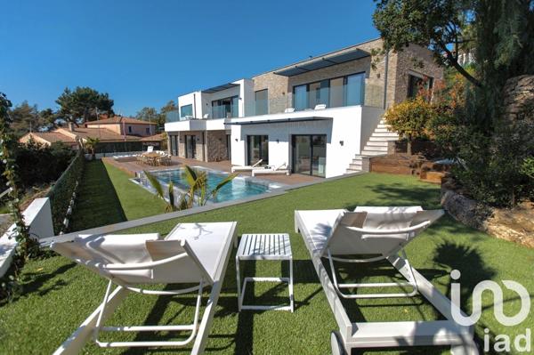 Maison 6 pièces de 270 m² à Roquebrune-sur-Argens (83380)