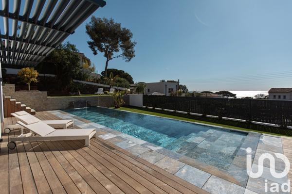 Maison 6 pièces de 270 m² à Roquebrune-sur-Argens (83380)