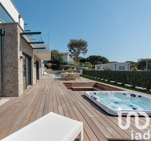 Maison 6 pièces de 270 m² à Roquebrune-sur-Argens (83380)