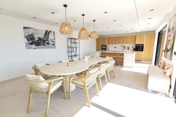 Maison 6 pièces de 270 m² à Roquebrune-sur-Argens (83380)