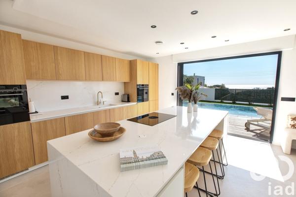 Maison 6 pièces de 270 m² à Roquebrune-sur-Argens (83380)