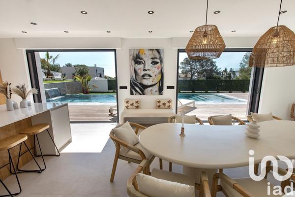 Maison 6 pièces de 270 m² à Roquebrune-sur-Argens (83380)