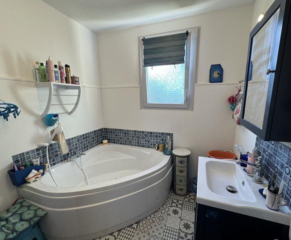 DOUZENS 11700 ? Maison indépendante rénovée, 175 m² utiles, terrain clos 550 m² sans vis-à-vis