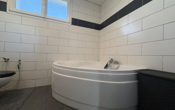 Vente Maison 90m² en bon état / 780m² de terrain rénové(e) Le pont-de-beauvoisin   