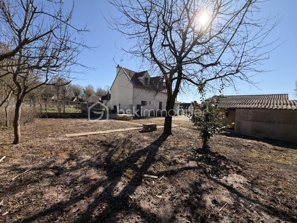 Venez visiter cette maison FAMILIALE d'environ 156m2 ( au sol) à RÉNOVER, située sur la commune de BERNAY-VILBERT. 

Elle se compose au rez de chaussée, d'une grande entrée, d'un séjour de plus de 30m2, d'une cuisine INDÉPENDANTE de 15m2 avec un accès à une VÉRANDA de 17m2, d'une chambre, d'un wc et d'une salle de bains.

A l'étage, vous découvrirez un couloir desservant 3 chambres SPACIEUSES ( de 13,50m2 à 23m2) et d'une salle d'eau avec wc. 

Le tout édifié sur un terrain clos de 1005m2, un GARAGE, une DÉPENDANCE et une CAVE viennent compléter ce bien.

Les + :

- Reprise toiture en 2019
- 3-4 stationnements
- Possibilité de diviser une partie du terrain

Cette maison n'attend plus que vous pour la remettre à votre goût selon vos besoins et vos envies !
