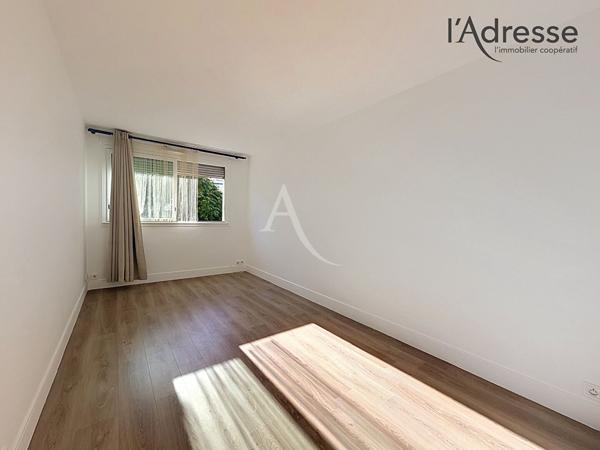 Appartement Suresnes T2 50m² Parking et Cave - 1 250 € CC
