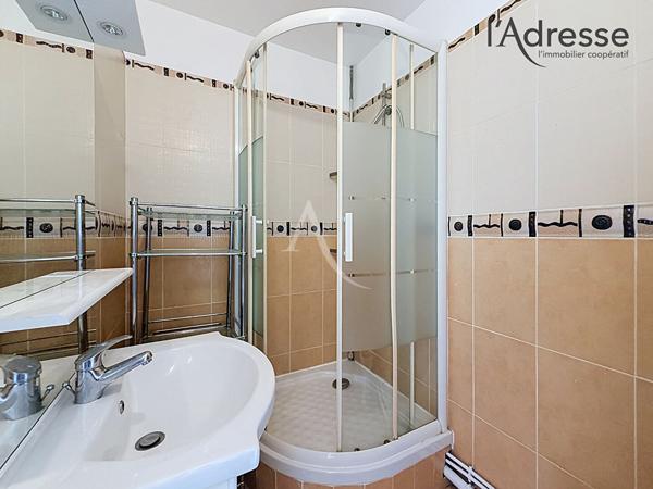Appartement Suresnes T2 50m² Parking et Cave - 1 250 € CC