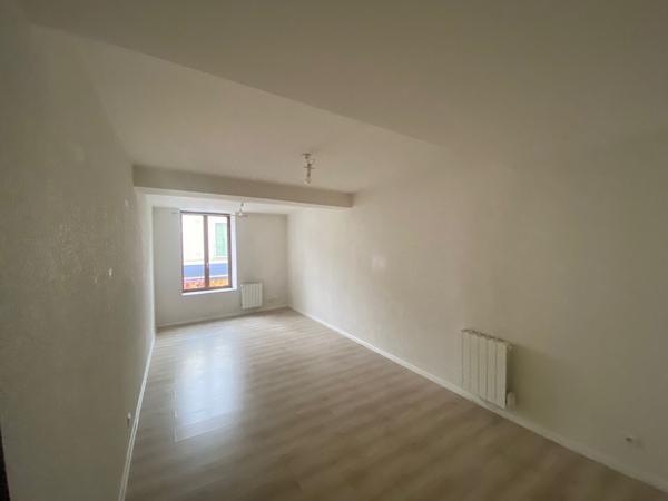 Appartement type 4, 59m2, 1 chambre et 1 bureau, centre de Meximieux