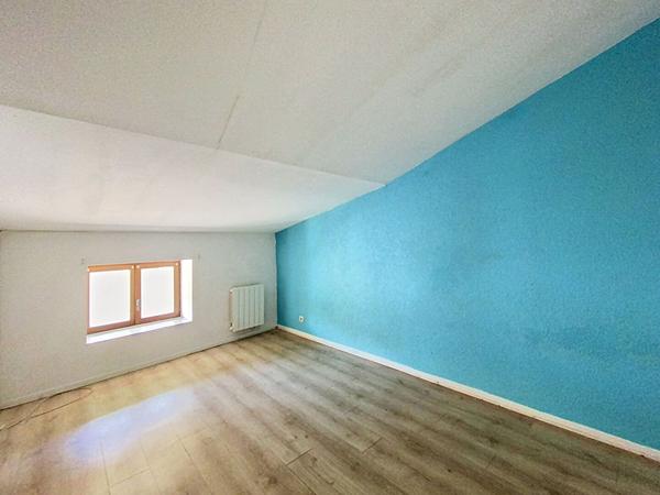 Appartement type 4, 59m2, 1 chambre et 1 bureau, centre de Meximieux