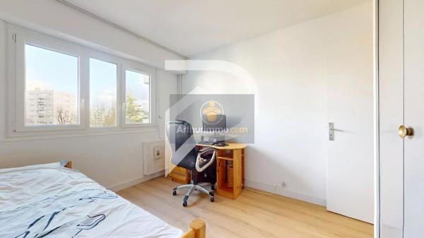 Vente                                                      Appartement
                        
                     5 pièces                      88 m2                     à Marly-le-Roi