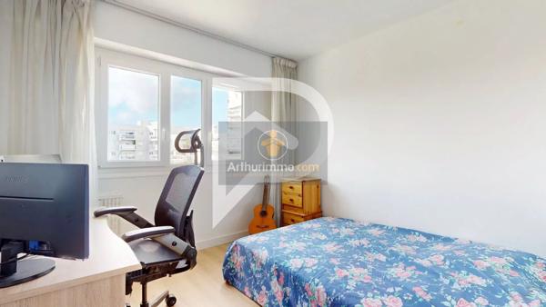 Vente                                                      Appartement
                        
                     5 pièces                      88 m2                     à Marly-le-Roi