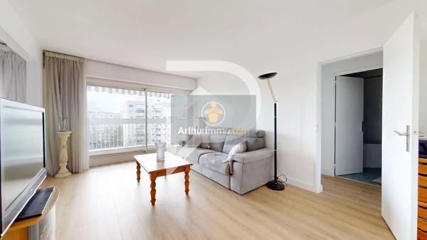 Vente                                                      Appartement
                        
                     5 pièces                      88 m2                     à Marly-le-Roi