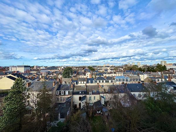 Appartement Orleans 3 pièces de 85.63 m2 avec balcon, ascenseur, parking et cave