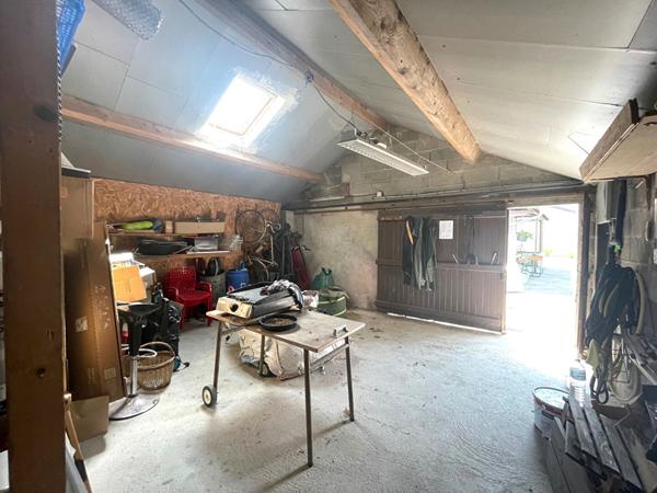 Deux maisons communicantes, près de 7 000 m² de terrain et une vue ouverte sur la campagne à Ligueil [REF. 7072]