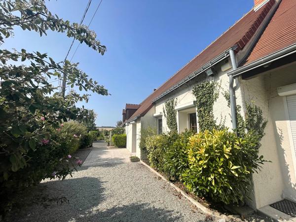 Deux maisons communicantes, près de 7 000 m² de terrain et une vue ouverte sur la campagne à Ligueil [REF. 7072]
