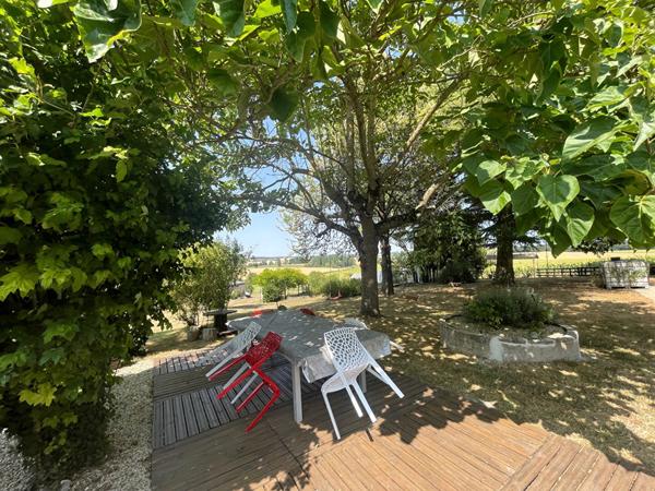 Deux maisons communicantes, près de 7 000 m² de terrain et une vue ouverte sur la campagne à Ligueil [REF. 7072]