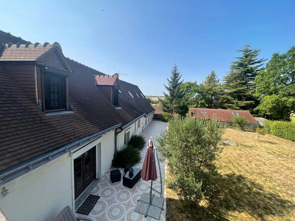 Deux maisons communicantes, près de 7 000 m² de terrain et une vue ouverte sur la campagne à Ligueil [REF. 7072]