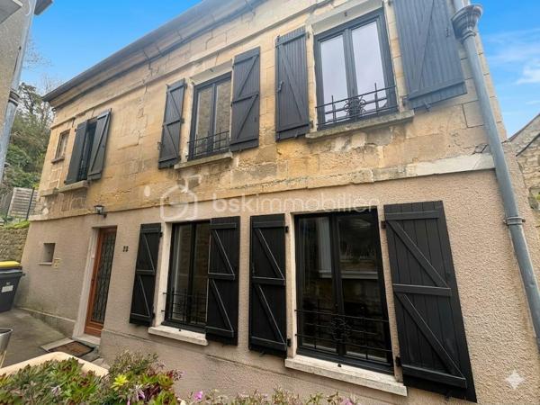 A Chars, gare sur place à quelques minutes a pieds .
venez découvrir cette charmante maison de ville idéalement situé pour concilier vie au calme et accessibilité !
Elle se compose au rez de chaussée d'une belle chambre , une salle de bains avec wc et d'une buanderie .
Au premier étage une cuisine aménagée avec un accés sur une grande terrasse sans vis a vis , un grand salon / salle a manger , une salle d'eau avec wc .
Au second étage : Un espace nuit avec deux belles chambres et un wc indépendant
le gros plus : Toiture neuve, aucun travaux !