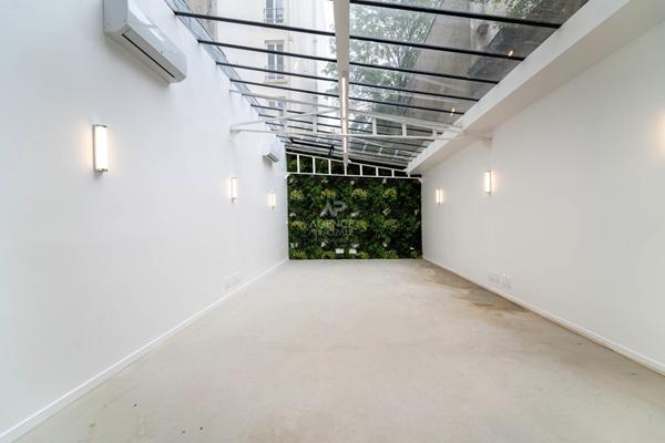 Local commercial en monopropriété - 20ème arrondissement €1 700 000 ** - Référence 64396-JB