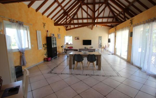 Maison à louer    6 pièces •  Parbayse