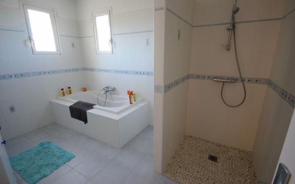 Maison à louer    6 pièces •  Parbayse