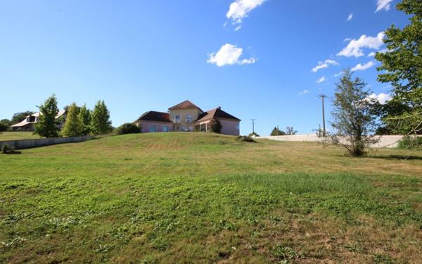 Maison à louer    6 pièces •  Parbayse