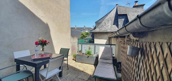 APPARTEMENT ANCIEN AVEC BEAUCOUP DE CACHET