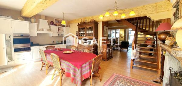 APPARTEMENT ANCIEN AVEC BEAUCOUP DE CACHET