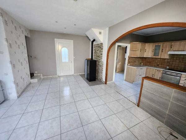 Maison
                                                                                                                                                                                                                                                                                                                        4 pièce(s)                                                                                                                                                                                                          2 chambre(s)                                                                                                                                                                                                          104  m²