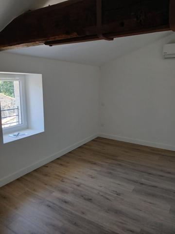Maison Venansault 4 pièce(s) 81 m2 ET une grange en espace de stockage, Venansault 85190