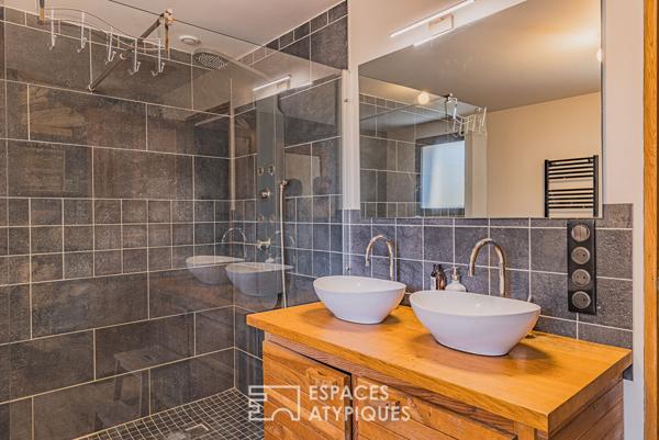 Charme authentique et confort contemporain à Salles