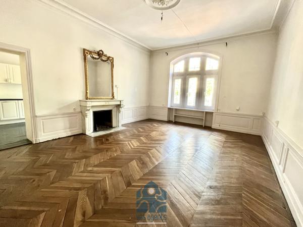 Hôtel particulier sur 3 niveaux avec terrasse